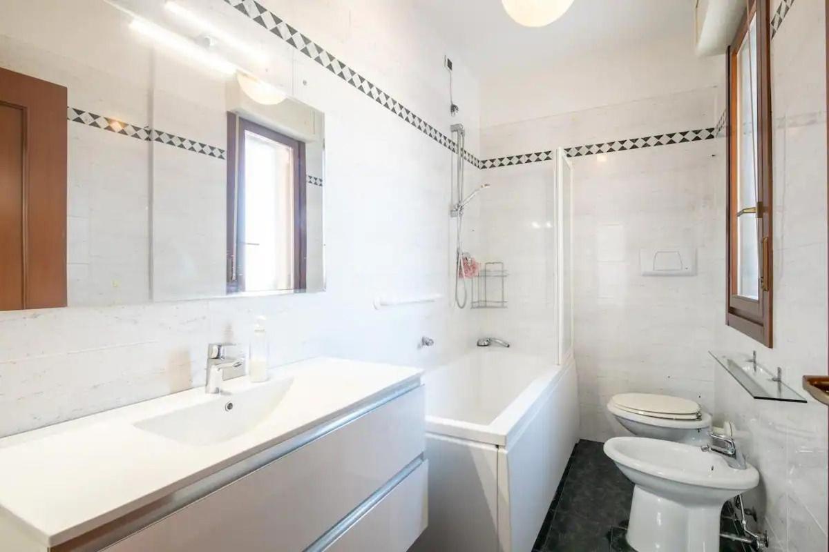 Suite Con 2 Balconi - 6 Guest Prato  Ngoại thất bức ảnh